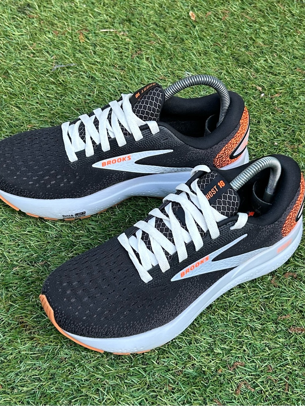 BROOKS GHOST 16 - Women's Athletic Shoes - SIZE 8.5B